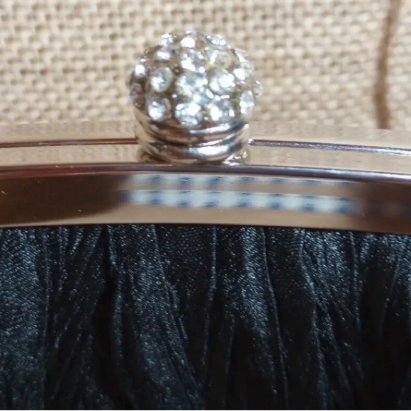 Nieman Marcus Black Clutch Silver Chain Shoulder Strap Bag Rhinestone Clasp - Picture 6 of 7